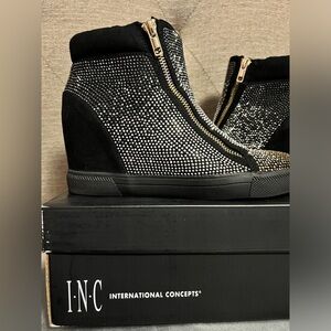 I.N.C.
Women's Dollie Wedge Sneakers. Silver, Gold, Bronze bedazzle w/2 zippers.